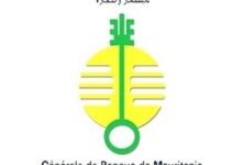 المدير المساعد لــــ"بنك بو عماتو" وزوجته يحصلان على الجنسية الموريتانية