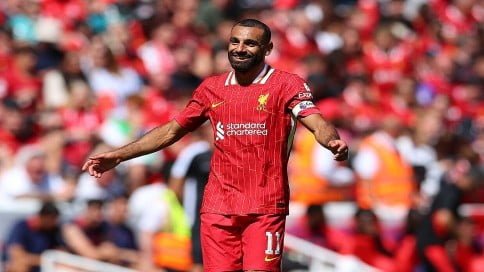 المدير الفني لنادي ليفربول يتحدث بغموض عن مستقبل صلاح وفان دايك وأرنولد