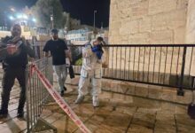 طعن ضابط شرطة صهيوني بالقدس المحتلة.. وفصائل المقاومة تبارك