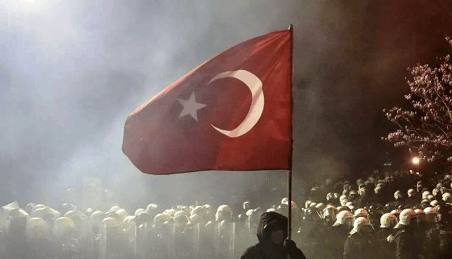 حكومة أردوغان منع الدخول والخروج من إسطنبول احتجاجات منددة باعتقال أوغلو
