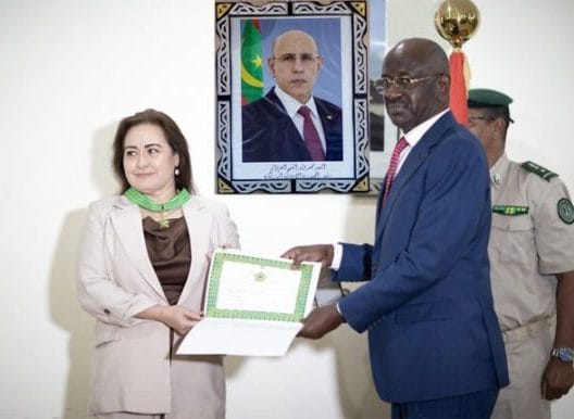 وزير الخارجية يوشح سفيرة إسبانيا باسم رئيس الجمهورية بمناسبة انتهاء مهامها