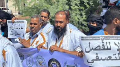 المدرسون ينظمون وقفة احتجاجية  أمام وزارة التعليم مطلبين بإنصافهم