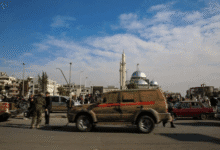 سوريا: مقتل 13 مدنيا علويا في حمص خلال حملات اعتقال وتصفية.. واحتجاجات في جرمانا