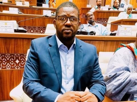 ولد سيدي مولود يستنكر سعادة زميله جالو لترحيل المواطن المالي المدان بقتل وتقطيع مسن موريتاني