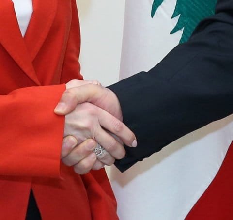 خلال لقائها الرئيس اللبناني.. المبعوثة الأمريكية أورتاغوس ترتدي قلادة بنجمة داوود