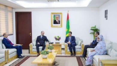 الوزير الأول يبحث مع السفير الجزائري علاقات التعاون المثمر بين البلدين وسبل تعزيزها وتطويرها