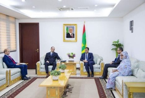 الوزير الأول يبحث مع السفير الجزائري علاقات التعاون المثمر بين البلدين وسبل تعزيزها وتطويرها